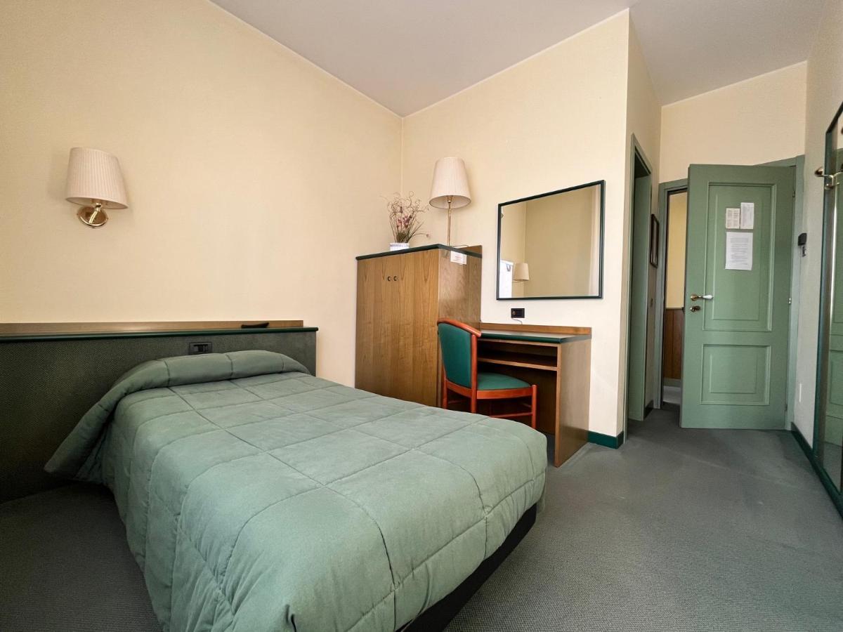Hotel La Goletta Binasco Dış mekan fotoğraf