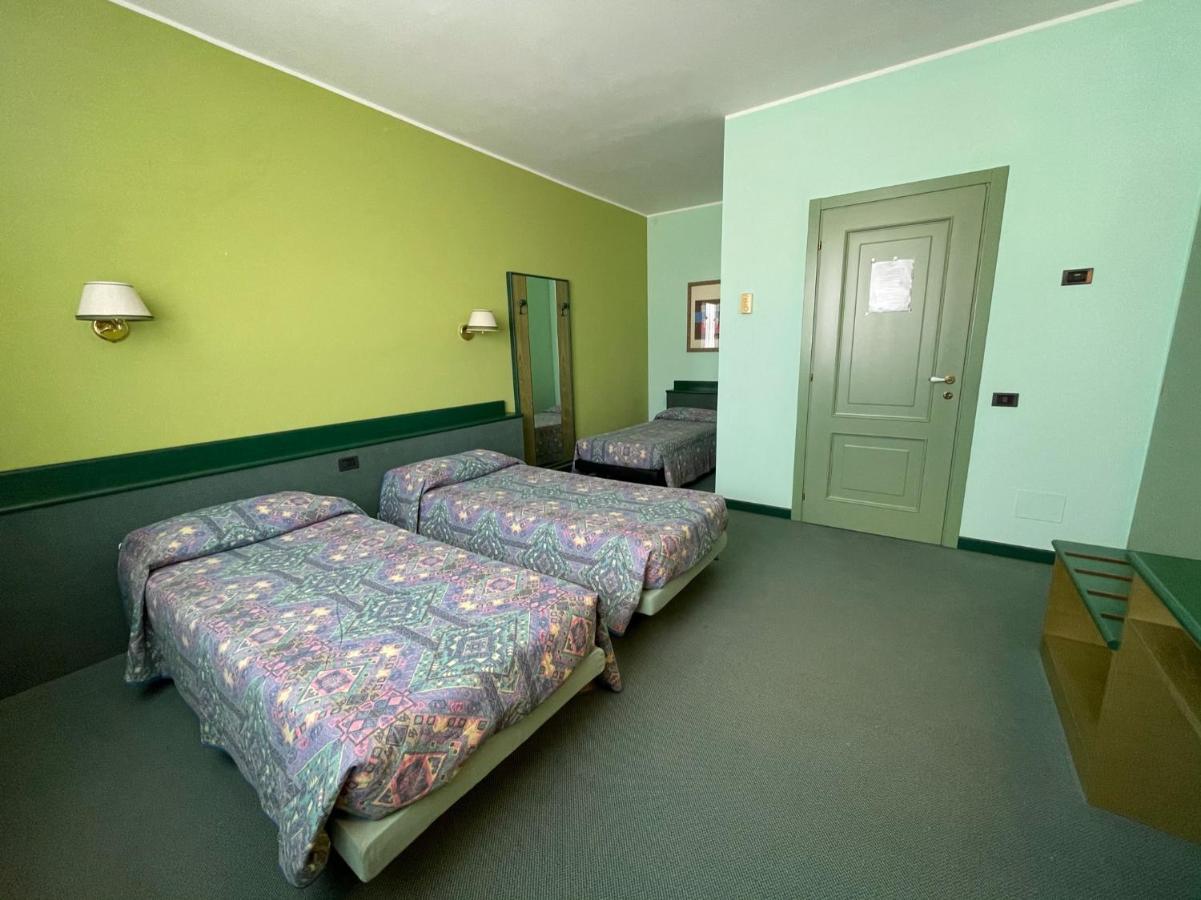 Hotel La Goletta Binasco Dış mekan fotoğraf
