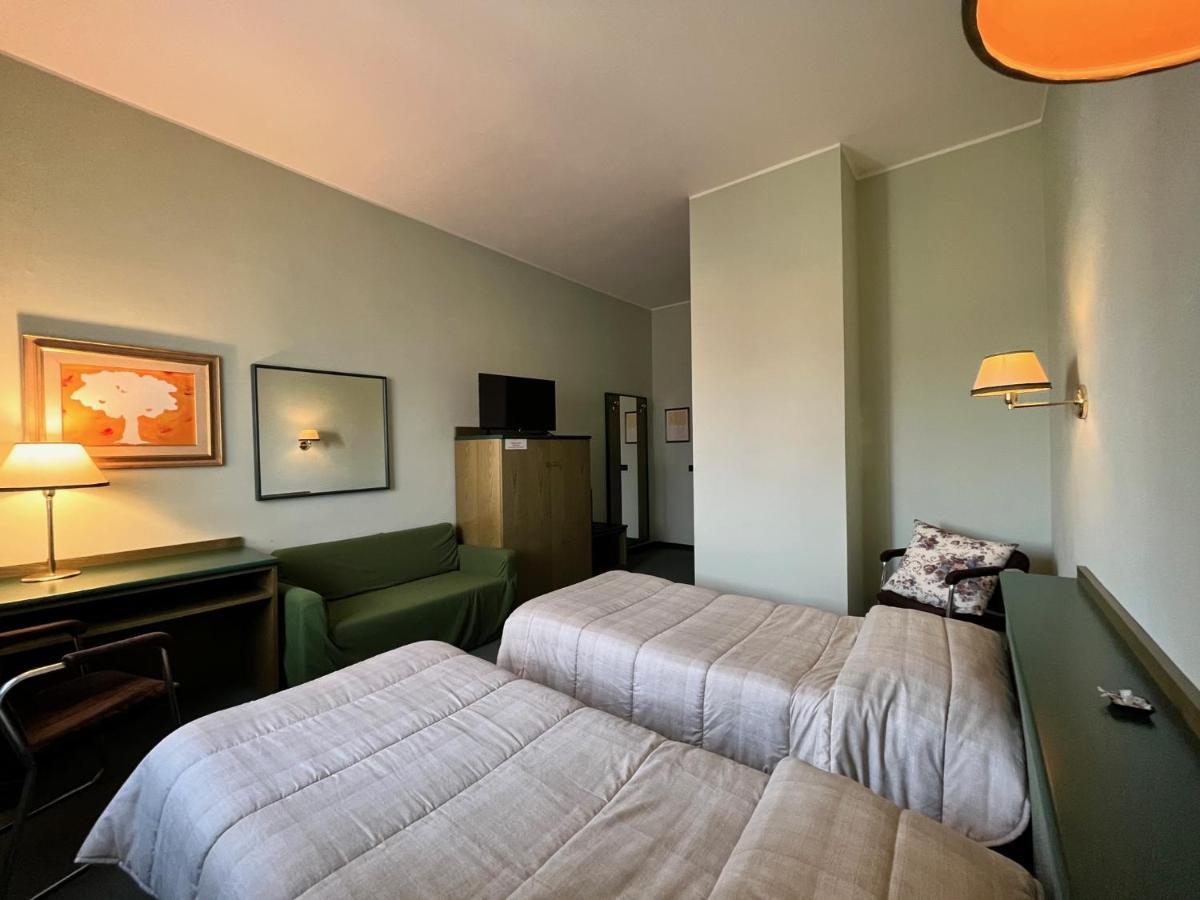 Hotel La Goletta Binasco Dış mekan fotoğraf