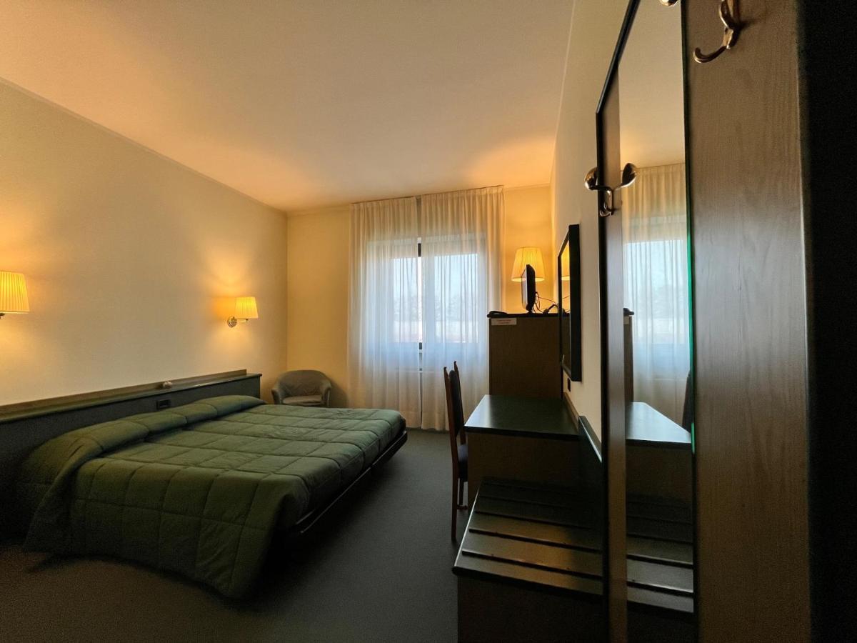 Hotel La Goletta Binasco Dış mekan fotoğraf