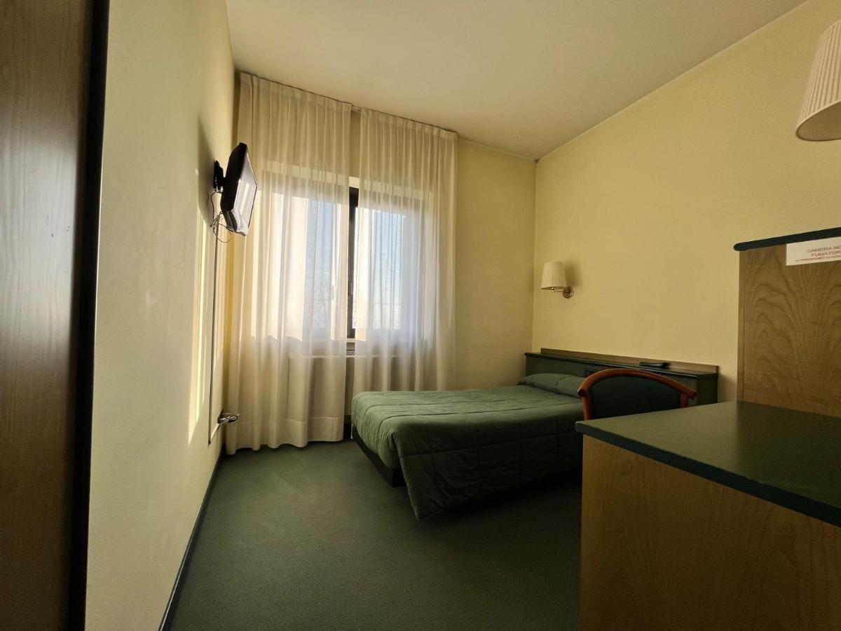 Hotel La Goletta Binasco Dış mekan fotoğraf