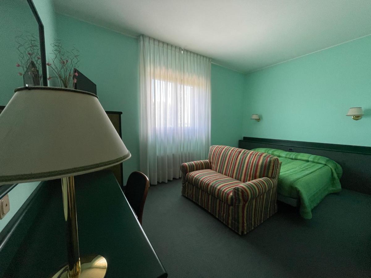 Hotel La Goletta Binasco Dış mekan fotoğraf
