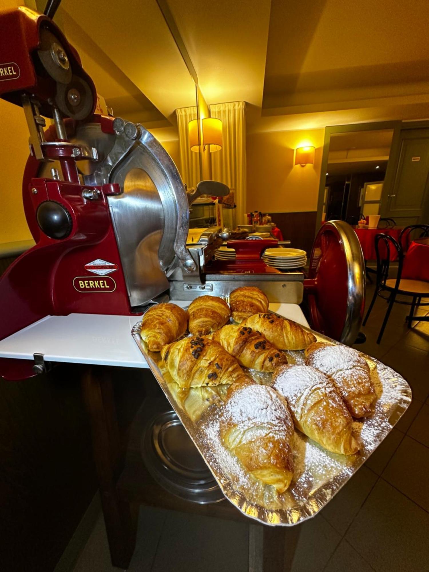 Hotel La Goletta Binasco Dış mekan fotoğraf
