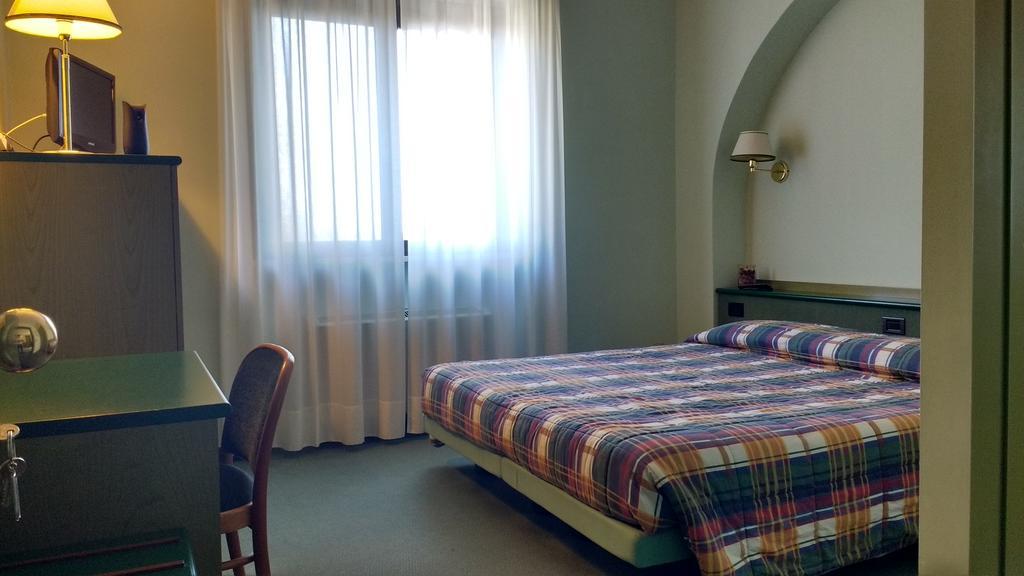 Hotel La Goletta Binasco Dış mekan fotoğraf